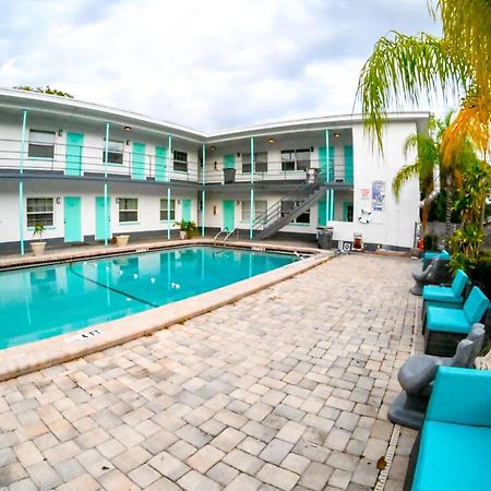 Uptown Inn & Suites St. Petersburg Ngoại thất bức ảnh