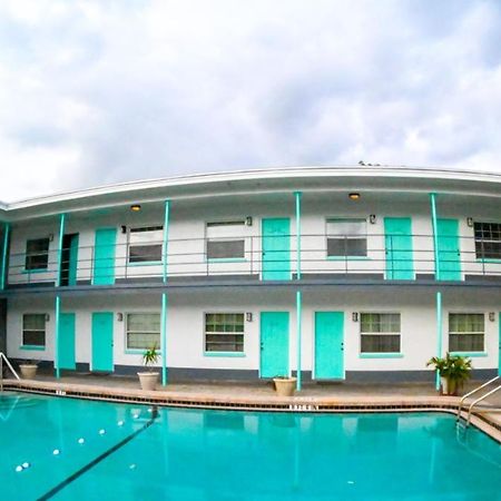 Uptown Inn & Suites St. Petersburg Ngoại thất bức ảnh