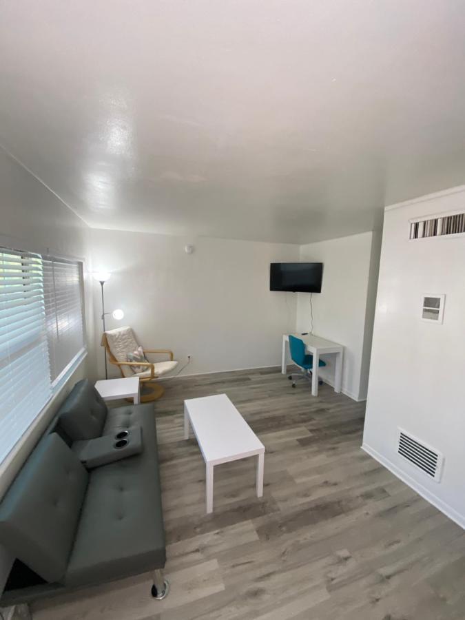 Uptown Inn & Suites St. Petersburg Ngoại thất bức ảnh