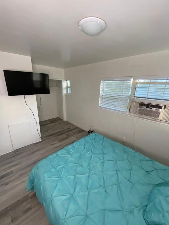 Uptown Inn & Suites St. Petersburg Ngoại thất bức ảnh