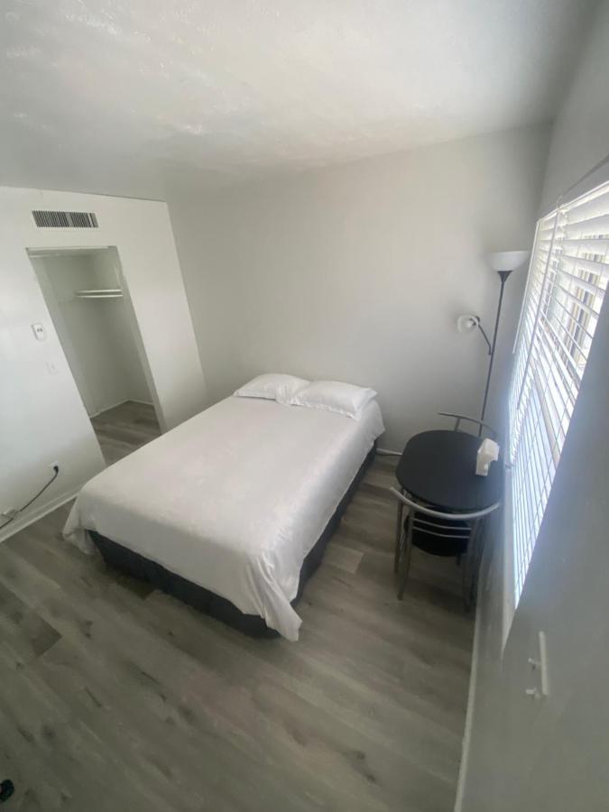 Uptown Inn & Suites St. Petersburg Ngoại thất bức ảnh