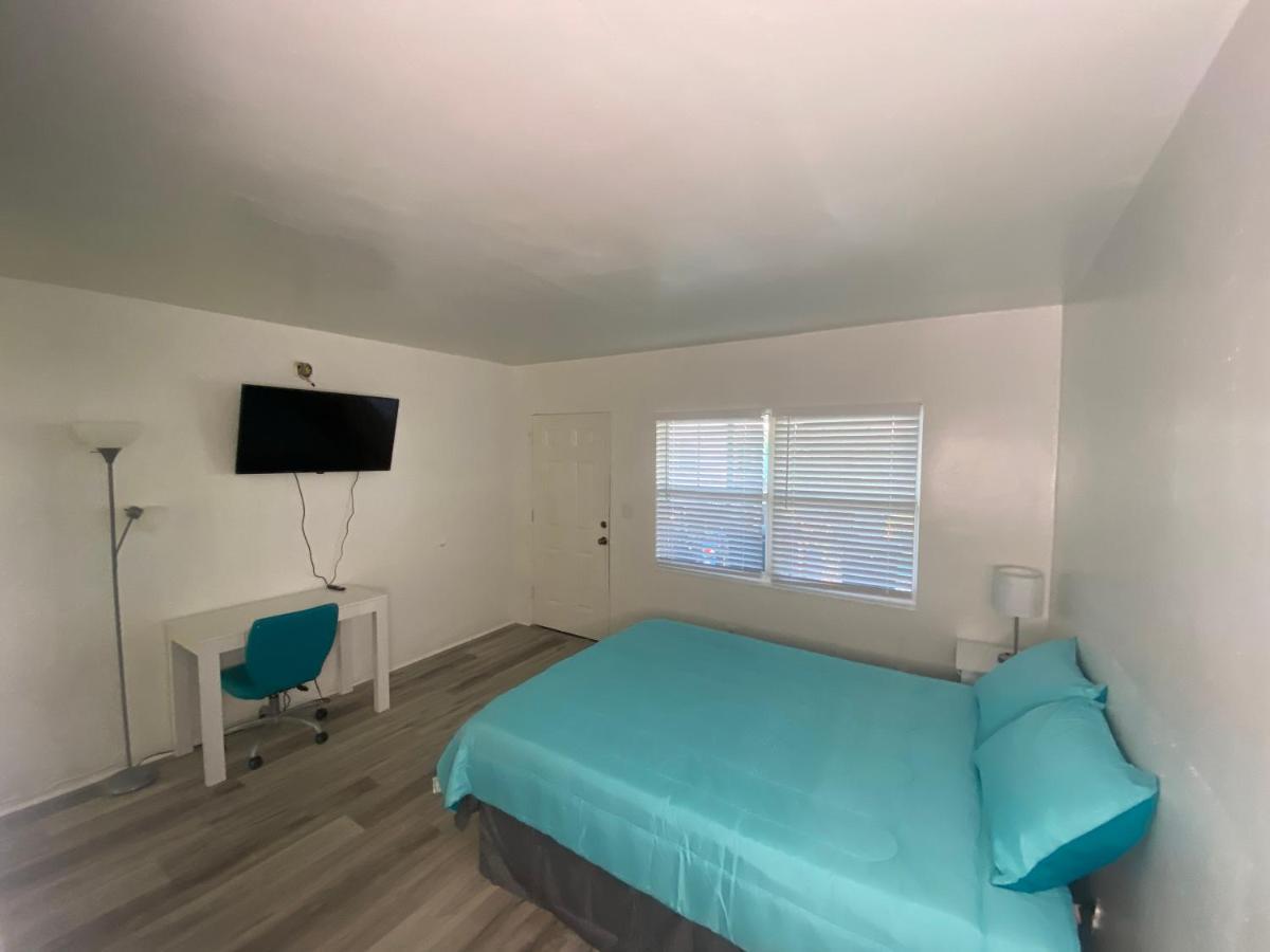Uptown Inn & Suites St. Petersburg Ngoại thất bức ảnh