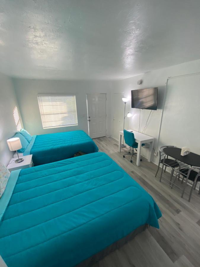 Uptown Inn & Suites St. Petersburg Ngoại thất bức ảnh