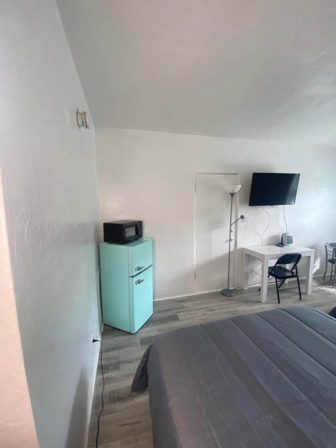 Uptown Inn & Suites St. Petersburg Ngoại thất bức ảnh