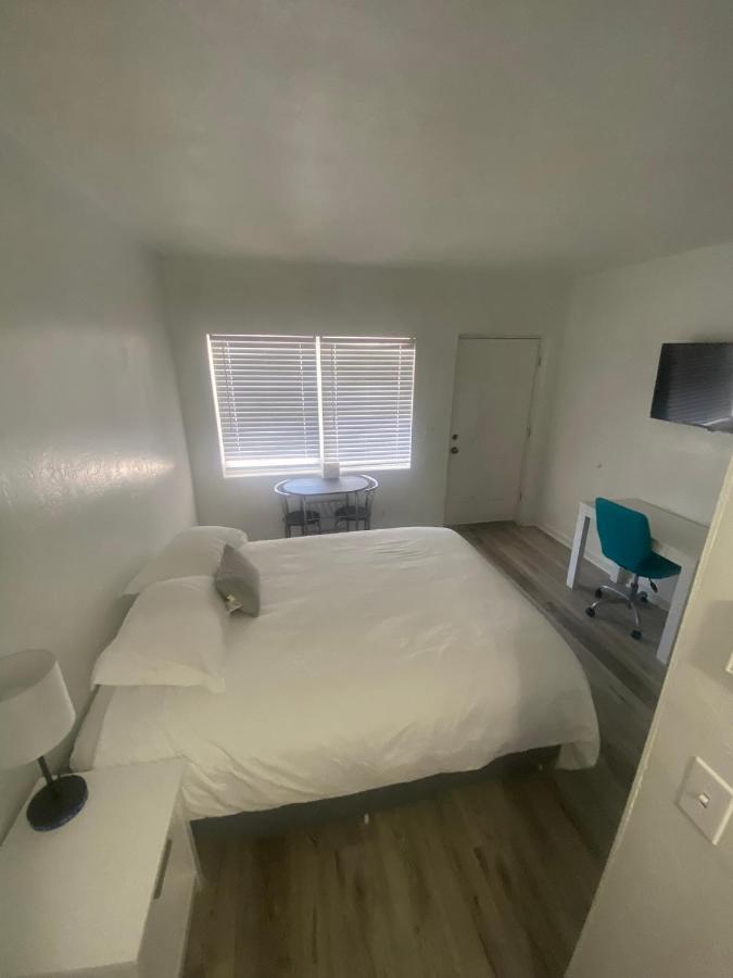 Uptown Inn & Suites St. Petersburg Ngoại thất bức ảnh