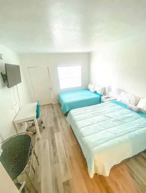 Uptown Inn & Suites St. Petersburg Ngoại thất bức ảnh